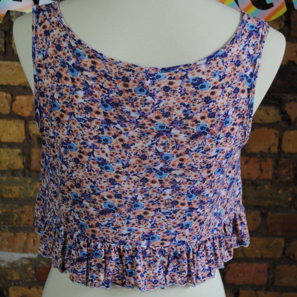 LA HEARTS Ruffle Trim Cropped Tank - Picture 4 of 5